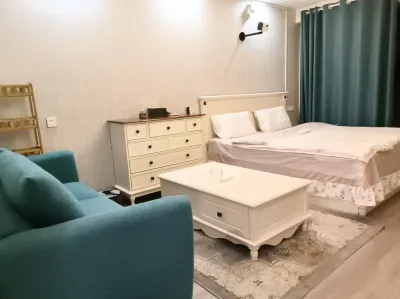 Candy House Boutique Homestay (World Trade Diamond Apartment) Hotels near Lion Hill Tomb of Chu Duke