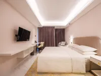 Wanda Jin Residence The Ease Sierra Bangkok Отели рядом с достопримечательностью «Ратчадафисек»