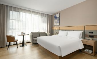 StarwayHotel(GuiLin Two Rivers and Four Lakes &Xiangshan Scenic Area))) )