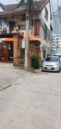 Thai Authentic House Отели рядом с достопримечательностью «Bann sukhawadee»