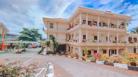 Mansinam Hotel & Resort Отели в г. Маноквари