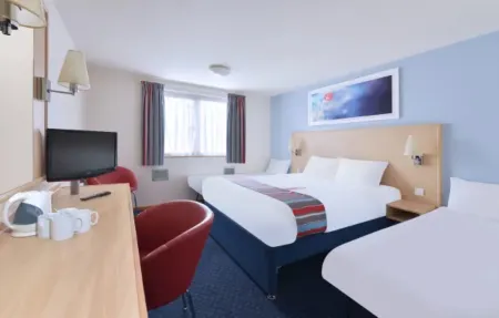 Travelodge London Acton Отели в г. Илинг