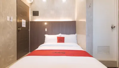 RedDoorz @ MBB Room NAIA 2 파라냐케 호텔