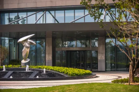 Renaissance Shanghai Caohejing Hotel