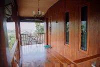 RedDoorz @ Villa Bukit Senyum Lombok Hotels in Penujak