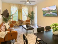 Spacious 2-BR APT 10min to Disneyland فنادق في Orange