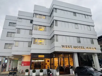 West Hotel Hotel in zona Chung Tai Chan Monastery
