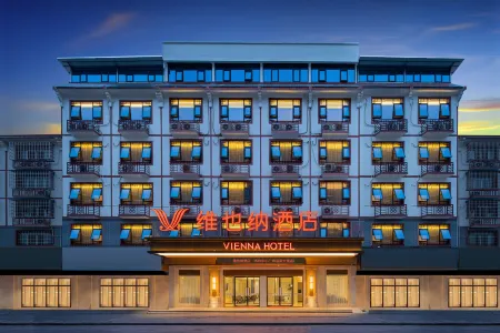Vienna Hotel (Yizhou Railway Station) Отели рядом с достопримечательностью «Hechi University»