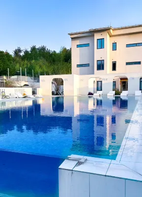 Moganshan Jiuzhu Hot Spring Light Luxury Beauty Hotel