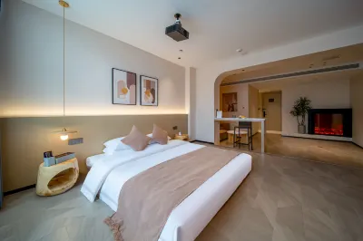 Lis Future Hotel (Huaining Zhenning School) Hotels near Hai Zi's Former Residence