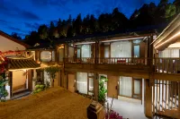 Jiyu Guesthouse Отели рядом с достопримечательностью «Лицзян Скважина Три Глаза»