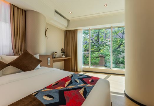 칼미스 호텔 외관 이미지