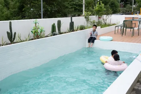 outside of time homestay  Yunhe County, Lishui（Yunhe Terrace Scenic Spot store） Отели рядом с достопримечательностью «Fenghuangshan Forest Park»