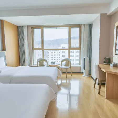 Yuefeng Hotel (Xining Railway Station Xinqian International Plaza)