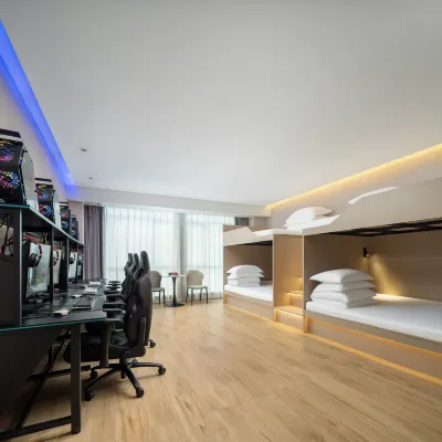 Internet Cafe E-sports Homestay (Dongguan Songshan Lake Resort Zhuowei City Shopping Center) Hotels near Dalang