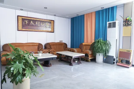 Ejinaqi Tianyi Inn Отели рядом с достопримечательностью «Ceke Port International Cultural Tourism Area»