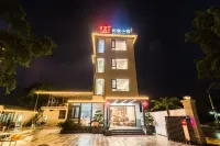 Five Stars Diaolou Lodge​