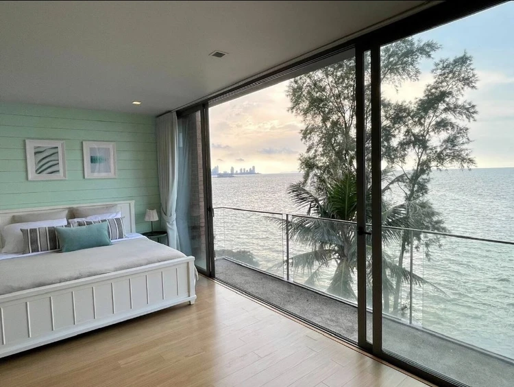รูปภาพของSandbox Beachfront Villa 1 (3BR-Max14 guests)