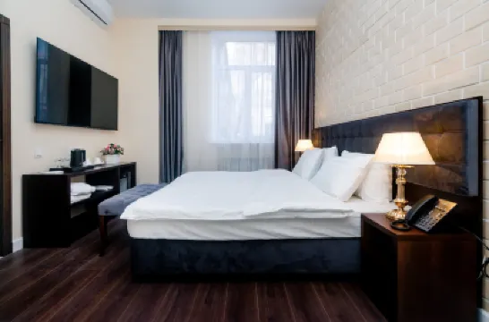 Esenin Hotel Hotels near Lenin Statue