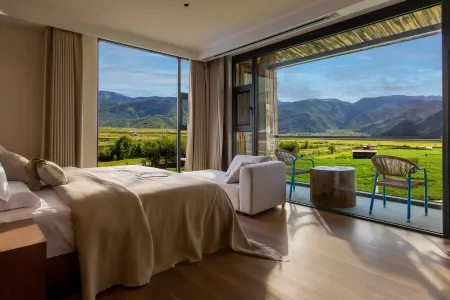 MuKa Pastoral Manor (Shangri-La Napa Lake Branch) Отели в г. Шангри-Ла