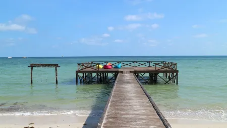 Hotel Santika Premiere Beach Resort Belitung Отели в г. Tanjung Binga