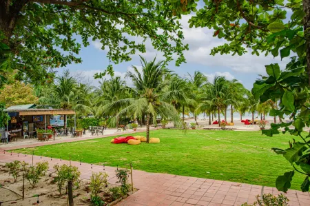 THIEN TAN HOTEL Отели рядом с достопримечательностью «Hang Duong Cemetery»