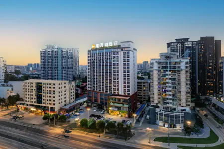 Moon Lake Hotel Отели рядом с достопримечательностью «Guangxi Electric Polytechnic Institute»