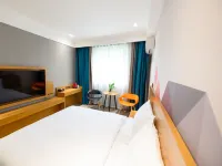 Qinyue Hotel (Zigong Lantern Park FanHua 1939 Shopping Plaza) - balcony