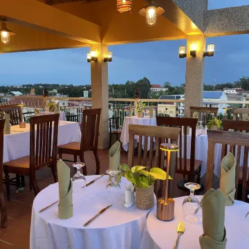 Bronam Residence & Spa Отели рядом с достопримечательностью «Пном Бакхенг»