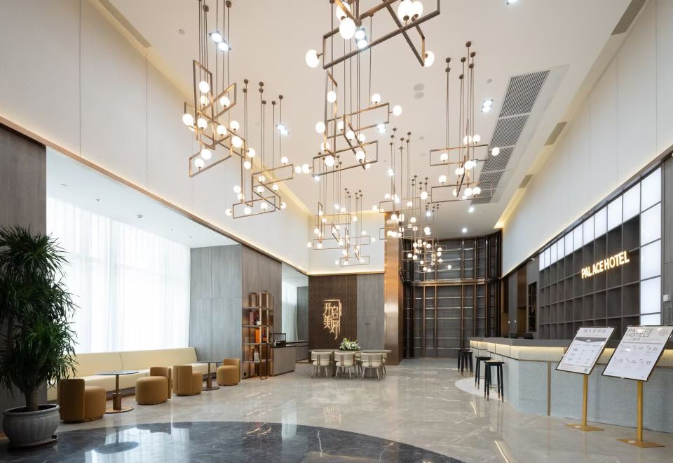 [Palace Hotel Tianjin의 럭셔리한 욕실 또는 공용 공간 이미지]