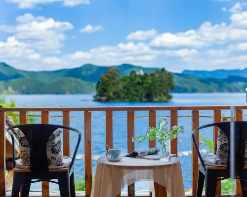 湖岸聽風塘民宿 鹽源住宿飯店