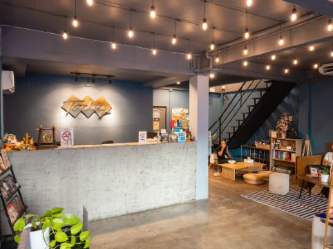 ตีทองโฮสเทล