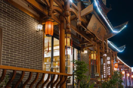 Shile Minsu (Zhangjiajie Tianmenshan Cableway Branch) Отели рядом с достопримечательностью «Zhangjiajie Administration Institute»