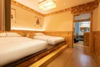 Zang Jinyue Lodge (Kangding Love Song Square Liuliu City Branch)