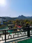 Wyndham Grand Plaza Royale Fengshun Hot Springs Resort - غرفة مطلة على الجبل