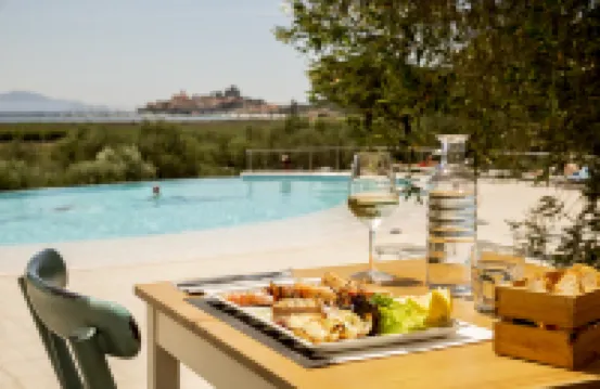 塔拉莫內吉塔村營地