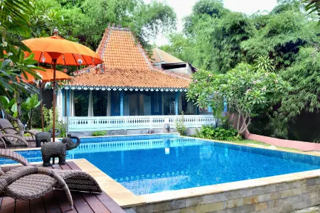 UMAH D'KALI - private villa - 2 to 20 people Отели рядом с достопримечательностью «Super Badut Jogja»