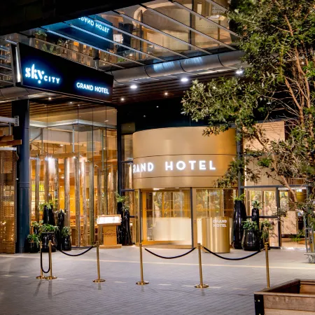 The Grand by SkyCity Отели рядом с достопримечательностью «Парк Альберт»