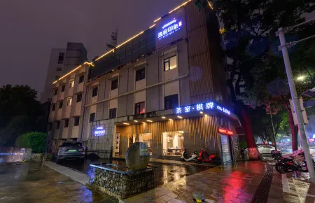 EZ Hotel (Ningbo Tianyi Square Town God's Temple Subway Station) Отели рядом с достопримечательностью «Zhejiang Pharmaceutical College»