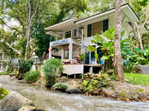 アーブ パ ホーム アンド カフェ アット メーオン メーカムポーン滝周辺のホテル