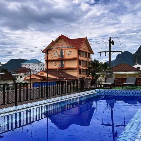 Vang Vieng Family Boutique Hotel Отели рядом с достопримечательностью «Храм Kang»