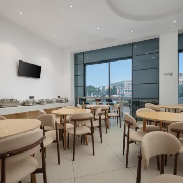Jinyue Hotel (Jurong Gexian Lake Central Plaza)