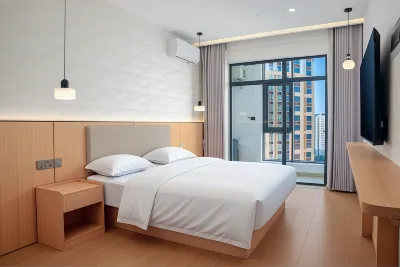 Meet You at Light Luxury Homestay (Longquan Road University of Finance and Economics Branch) Hotels in Yunnan University of Finance and Economics Area
