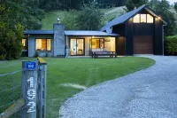 Coronet Peak View | 3BR Home with Hot Tub & Garden - Villas
