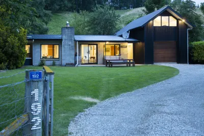 Coronet Peak View | 3BR Home with Hot Tub & Garden Hotels in 
