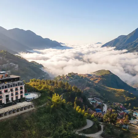 DeLaMont Sapa Hotel - Hill Serenity Retreat
