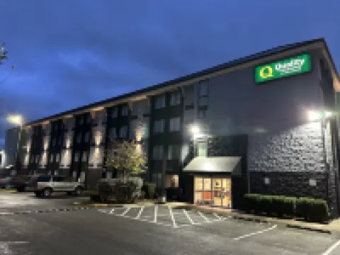 Quality Inn & Suites Everett Hotels in Everett