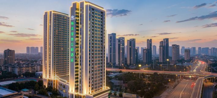Changyang Wetland Park Hotel (Xiangyang Hanjiang Wolong Bridge) Отели в г. Сянфань