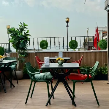 Istanbul Holiday Hotel โรงแรมใกล้สถานีเฮย์ดาร์ปาซา