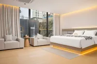 Modern Holiday Inn & Home
